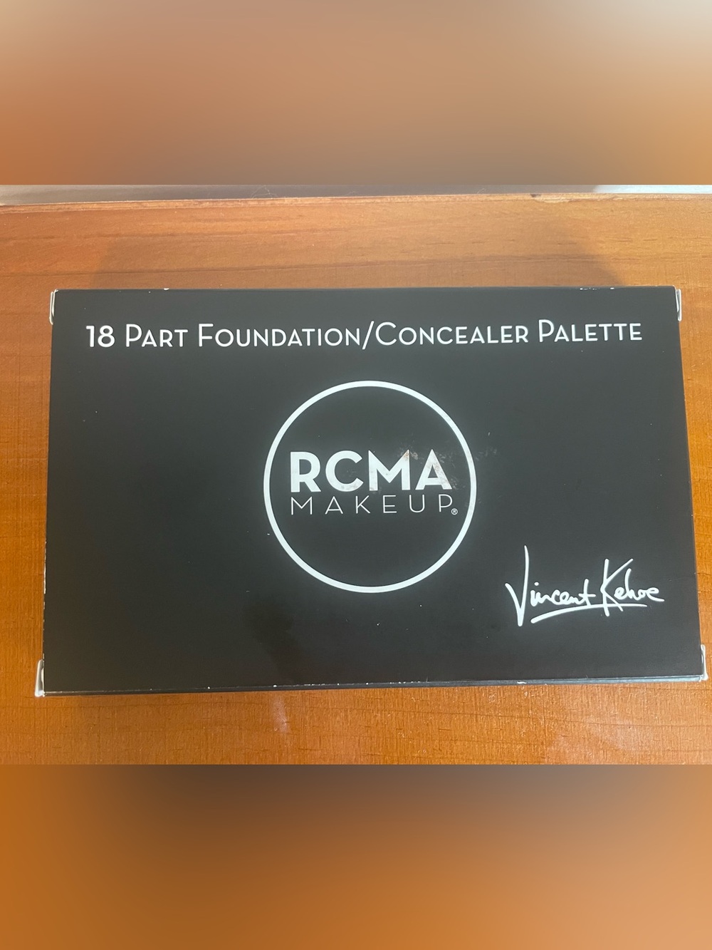 RMCA Vincent Kehoe - 18 Part Foundation/Concealer palette - #11